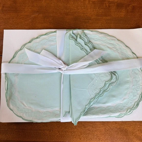 Vintage Embroidered Napkins & Placemats in a soft seafoam green- set of 4 - Picture 4 of 10